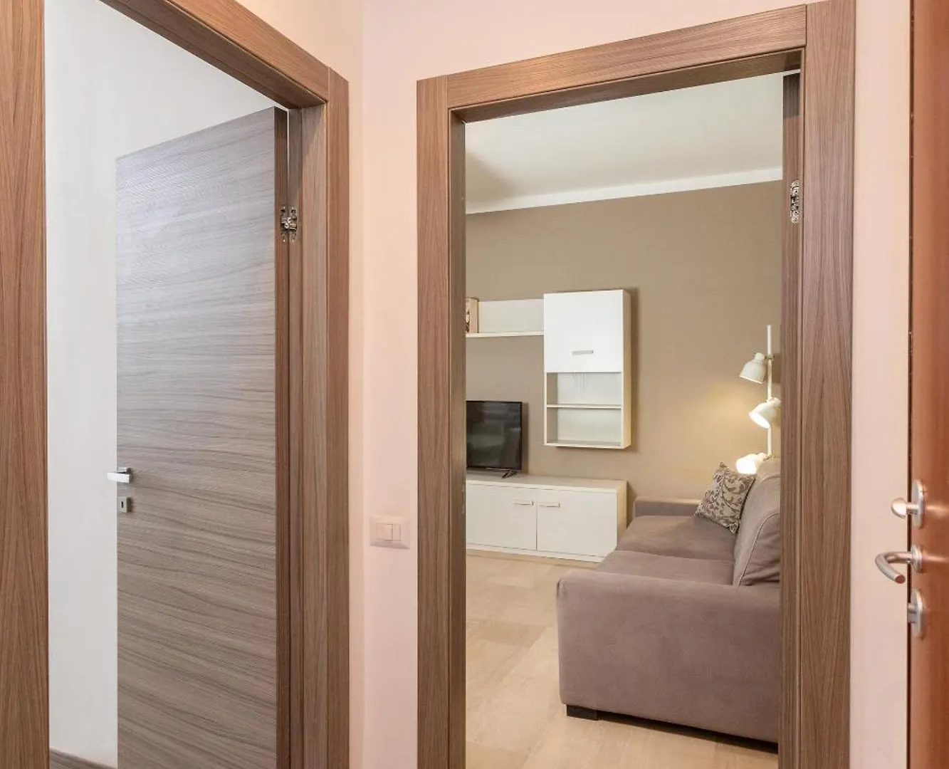Honey Exclusive Apartment - Train Station - Near Center Milan