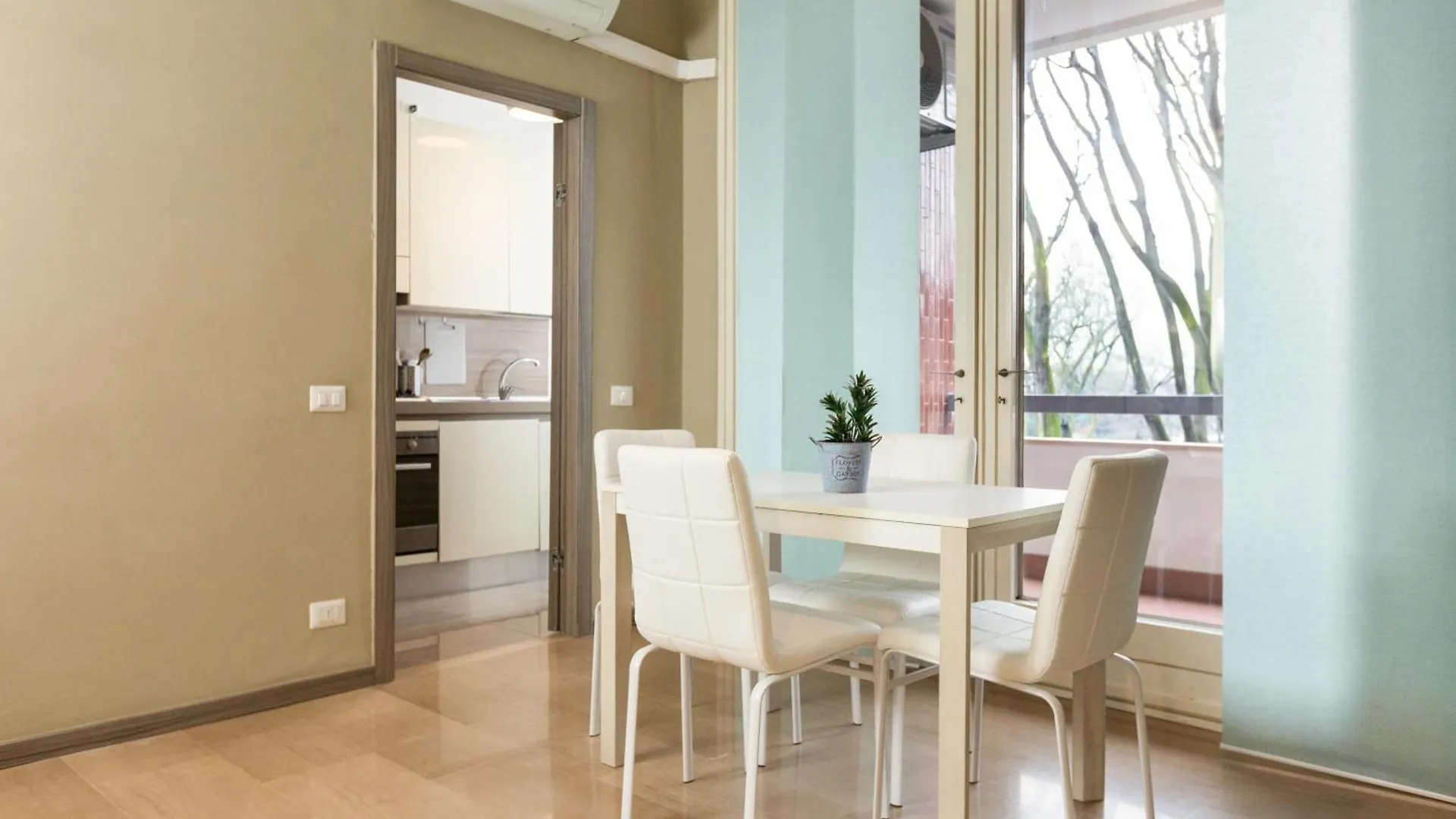 Honey Exclusive Apartment - Train Station - Near Center Milan Italy