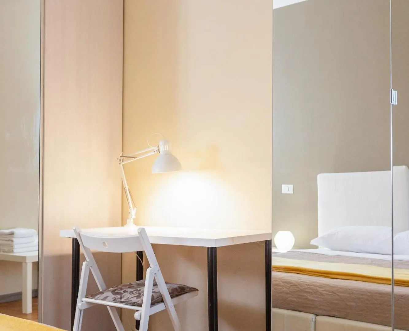 Honey Exclusive Apartment - Train Station - Near Center Milan Italy