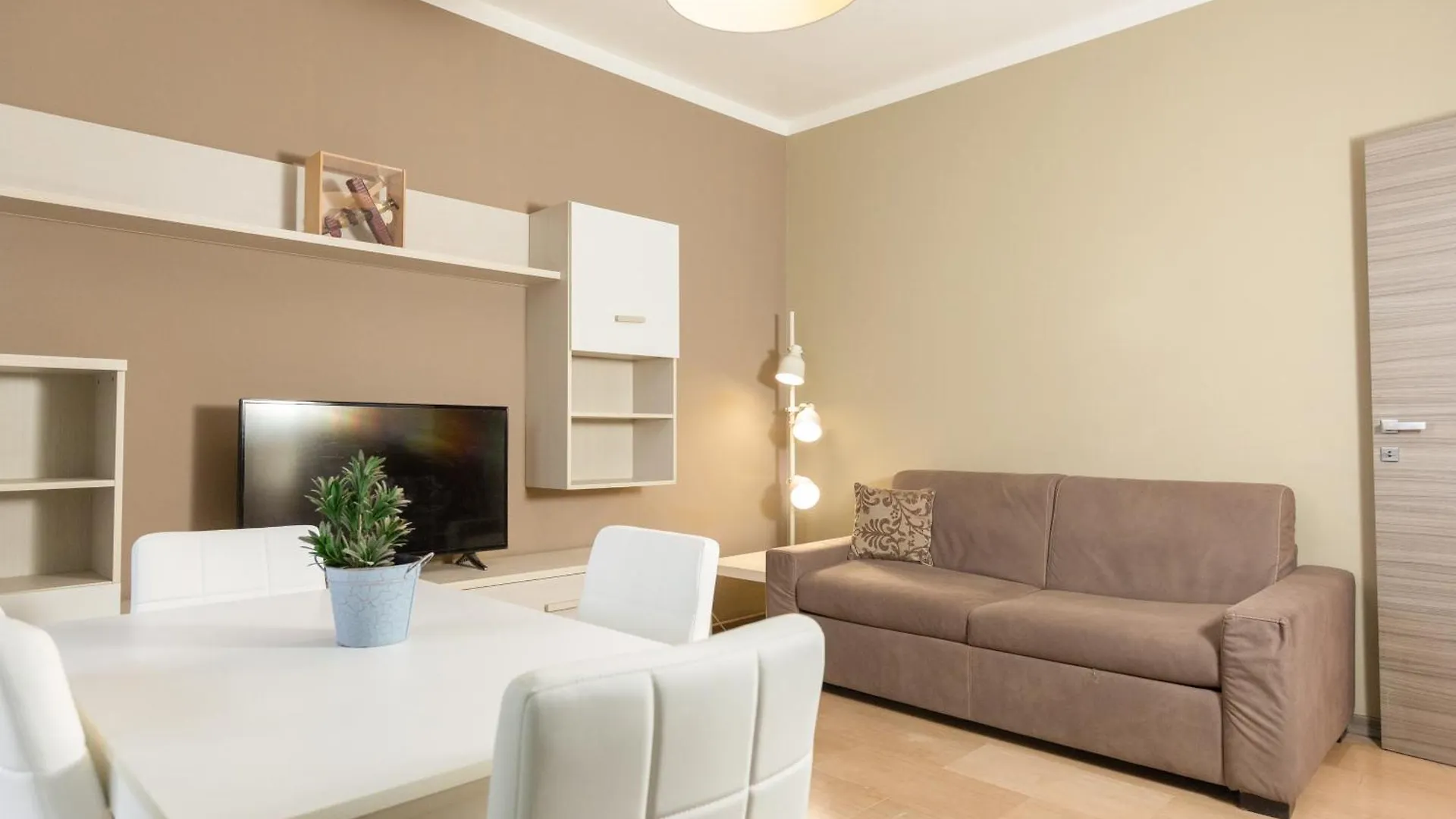 Honey Exclusive Apartment - Train Station - Near Center Milan 0*,  Italy