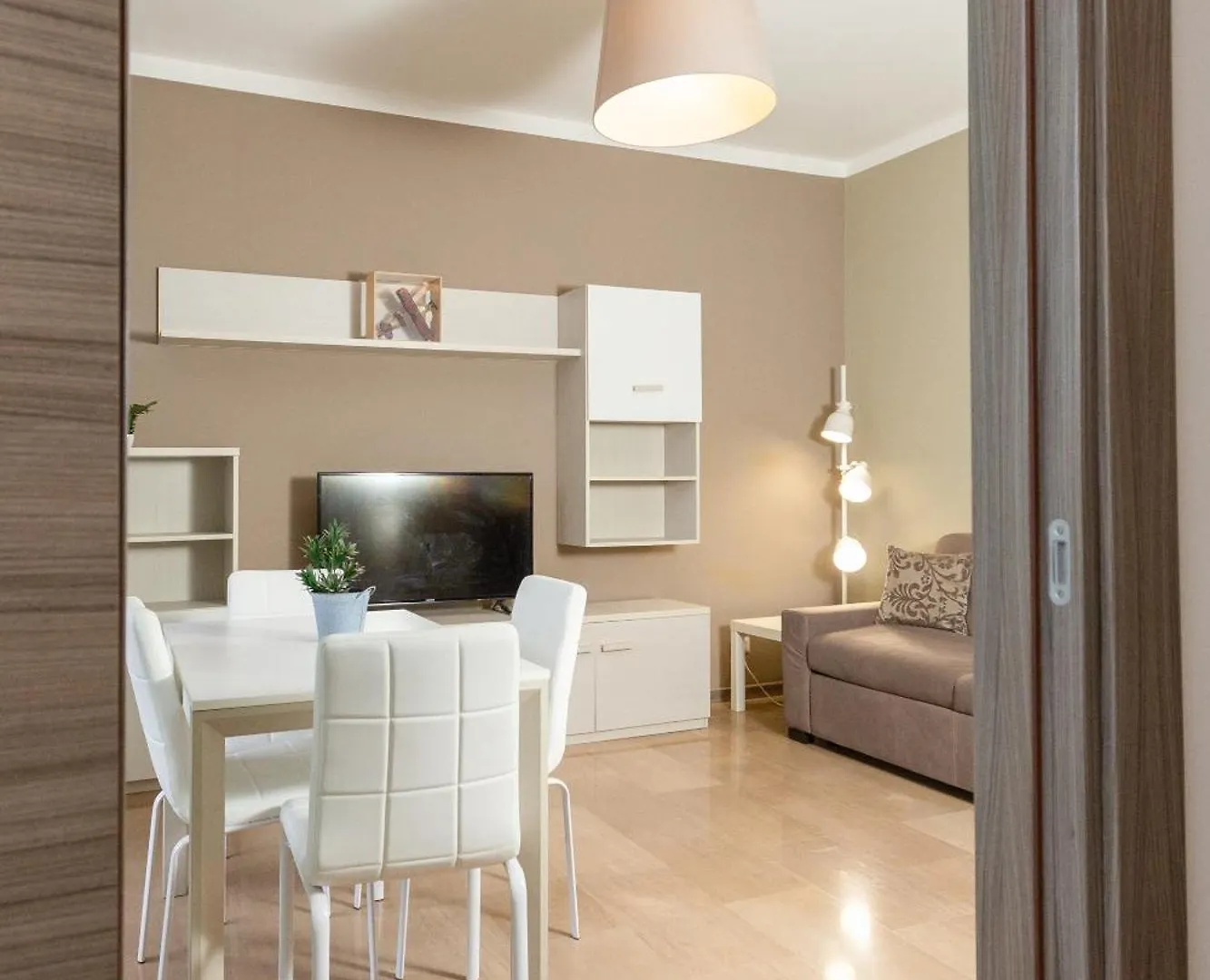 Honey Exclusive Apartment - Train Station - Near Center Milan