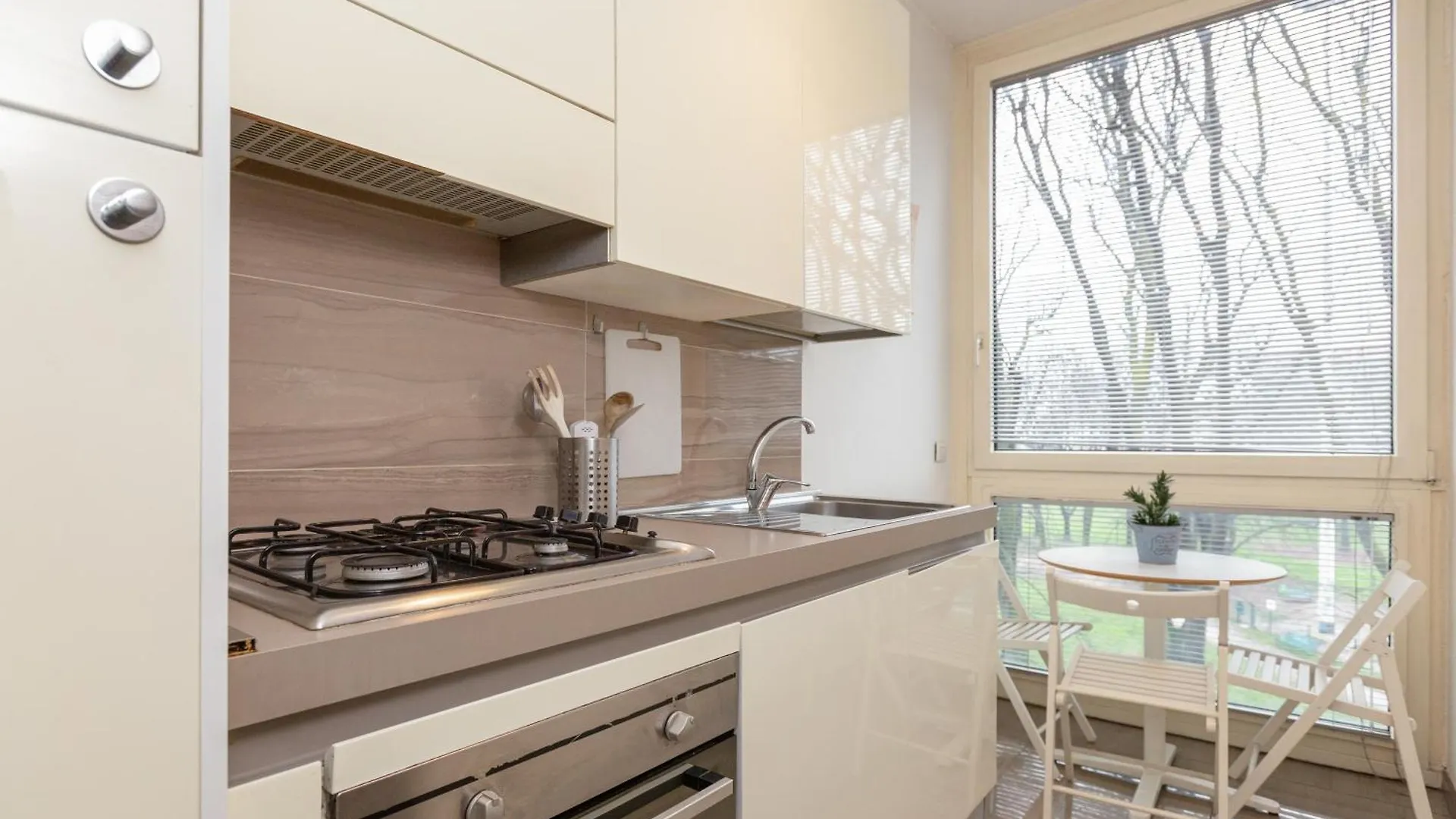 Honey Exclusive Apartment - Train Station - Near Center Milan Italy